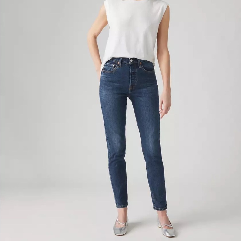 Levi’s 501 Skinny Jeans, dark wash Same Intent. Brand new with tags. Size 25.